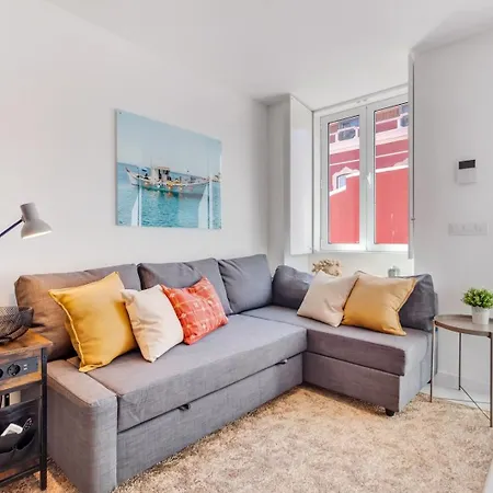 1br Charming In The Heart Of Santos | By Airnest Daire