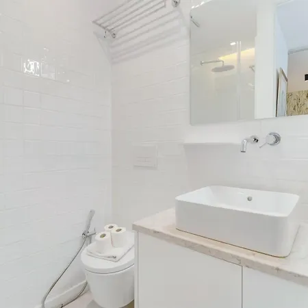 1br Charming In The Heart Of Santos | By Airnest * Лісабон